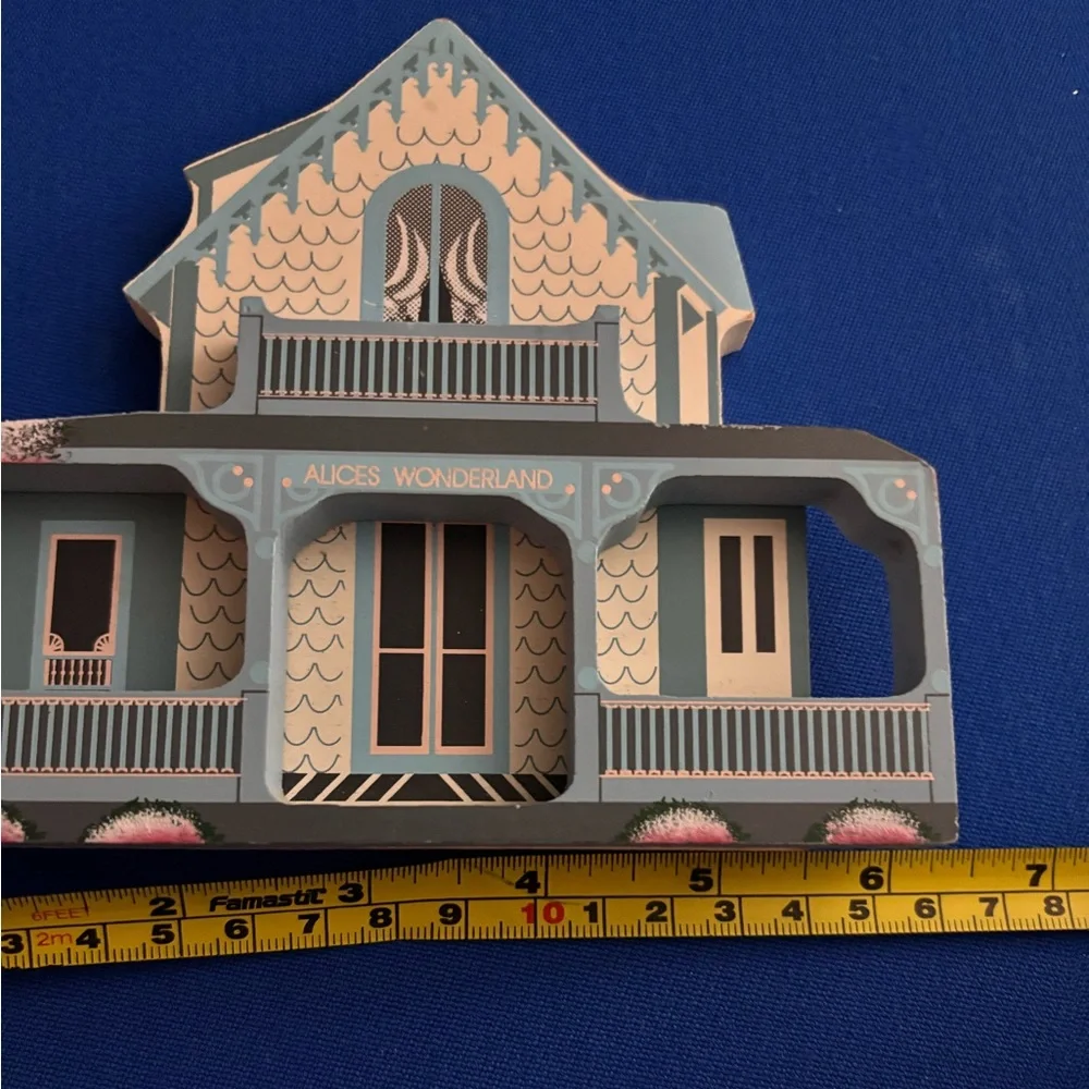 ALICE'S WONDERLAND OAK BLUFFS MASS 1993 Sheila's House Wood Shelf Sitter - Picture 5 of 6